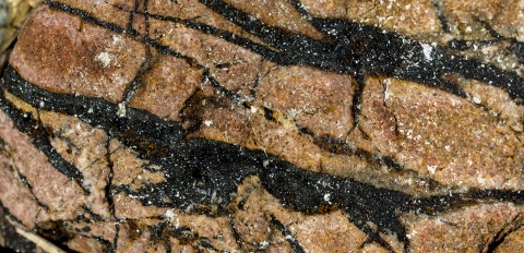 sabbia nera ematite